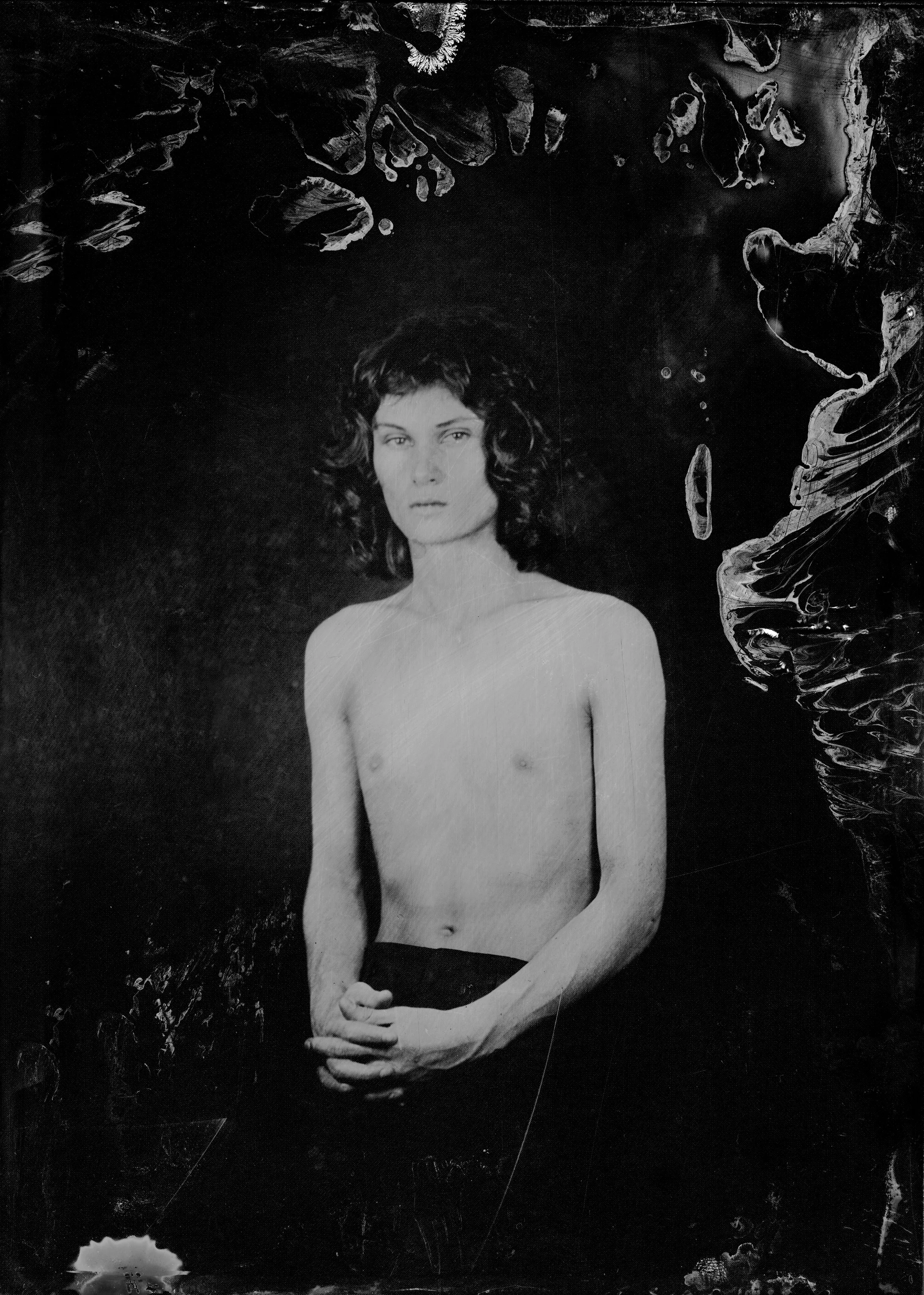 Ginekologning jinsiy tibbiy korigidagi qiz Ular bir qizni va uning onasini sikadilar